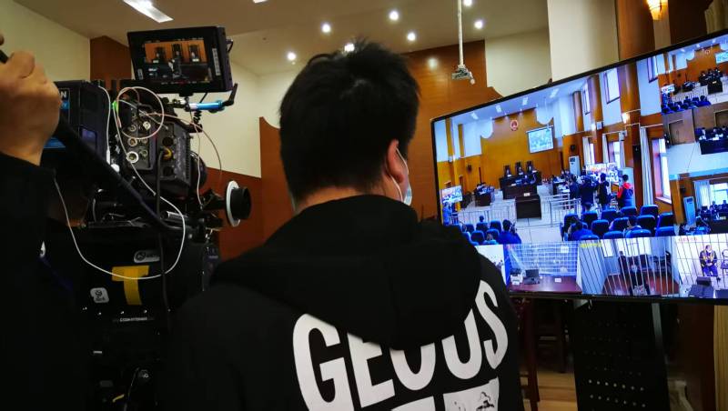AI生成VS人工创意——青原区广告片拍摄公司的技术浪漫主义实践
